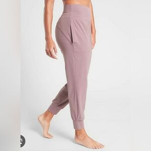 NWT Athleta Salutation Joggers Large Pink